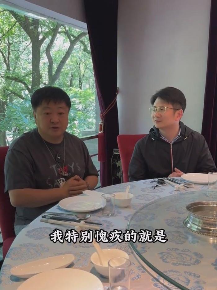 演员洪剑涛曝光杭州一茶叶店后，发视频称双方已和解